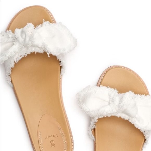 bill blass Shoes - 🆕Bill Blass.  Carmela Slide. 8.5